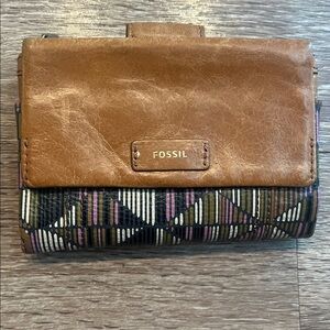 Fossil Tan Ellis Leather Wallet with Multicolor Pattern